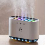 Uma combinação perfeita de design moderno e funcionalidade. Com capacidade de 900ml, este umidificador ultrassônico opera silenciosamente, proporcionando uma névoa fina que melhora a umidade do ar e alivia sintomas de ressecamento. Seu efeito de chama colorida, criado pela iluminação LED multicolorida, transforma qualquer ambiente em um espaço aconchegante e relaxante. Ideal para casas e escritórios, ele é fácil de usar, basta encher o tanque, conectar via USB e ajustar os modos de névoa e iluminação. A escolha perfeita para um ar mais puro e uma decoração sofisticada.