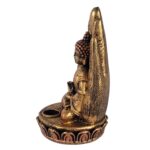 Transforme seu espaço sagrado com o Incensário mão Buda Hindu na cor bronze. Feito em material de alta qualidade - resina - este incensário exala tranquilidade e harmonia. Com capacidade para até 3 incensos simultaneamente, este é o acessório perfeito para seus momentos de meditação e relaxamento. Adicione um toque de espiritualidade e elegância à sua decoração com este item único e funcional. Especificações: – Porta Incenso Mão Buda Hindu. – Material: Resina. Dimensões (A x L x P): – 13 x 7,0 x 7,0 cm.