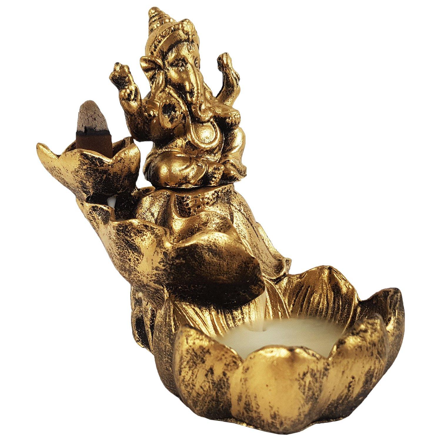 Transforme seu espaço sagrado com o Incensário cascata Ganesha na cor bronze. Feito em material de alta qualidade - resina - este incensário exala prosperidade e harmonia. Este é o acessório perfeito para seus momentos de meditação e relaxamento. Adicione um toque de espiritualidade e elegância à sua decoração com este item único e funcional. Especificações: – Porta Incenso Cascata Ganesha. – Material: Resina. Dimensões (A x L x P): – 13x 8,5 x 13,5 cm.