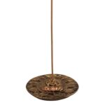 Traga espiritualidade ao seu espaço com este elegante incensário em formato de pratinho com Shiva no centro. Perfeito para rituais de meditação, este incensário combina beleza e funcionalidade, criando uma atmosfera serena e encantadora em qualquer ambiente. Especificações: – Porta Incenso Pratinho Shiva – Material: Resina. Dimensões (A x L x P): – 10 x 10 x 1 cm.